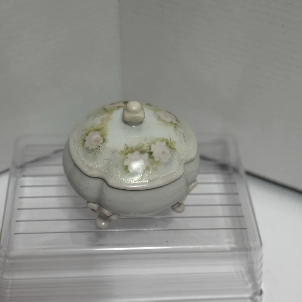 Vintage‎ Ceramic Powder Jar/Trinket Box, Off White with Handpainted Pink Roses
